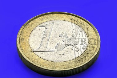 Euro para içinde closeup mavi zemin üzerine