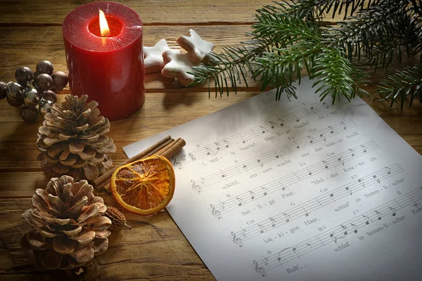 Weihnachtsdekoration mit Songtext — Stockfoto