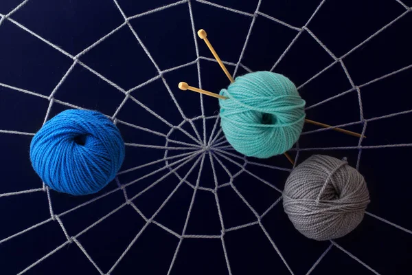 Madejas de hilados en la red de hilados de lana —  Fotos de Stock