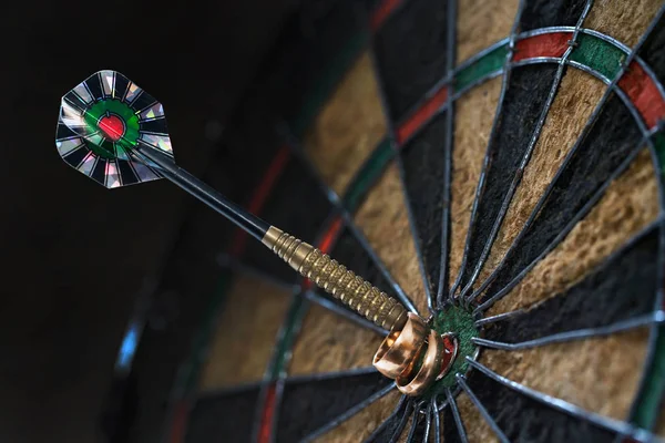 Two wedding rings hanging on the darts arrow — Stock Photo, Image