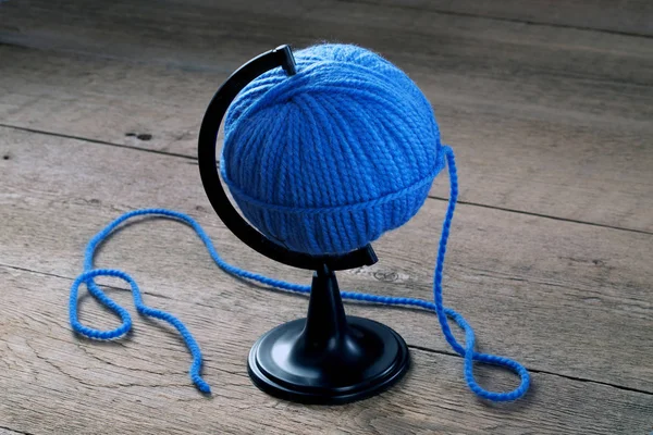 Blue ball of yarn on a stand for the Globe — Stock Photo, Image