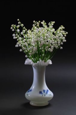 Bir buket çiçek açması Mayıs-vazoda lilyum