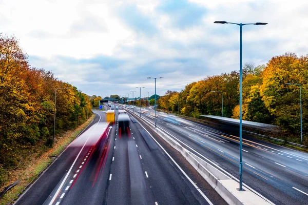 Autostrada Wielkiej Brytanii, w jesień — Zdjęcie stockowe
