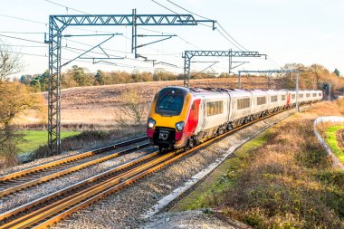 İngiltere'de İngiltere'de demiryolu gün görünümü. Demiryolu manzara