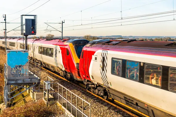 Widok dnia Railroad Uk w Anglii. Kolejowego krajobrazu — Zdjęcie stockowe