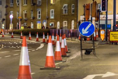 İngiltere'de yol Hizmetleri Roadworks koniler ve işaretleri