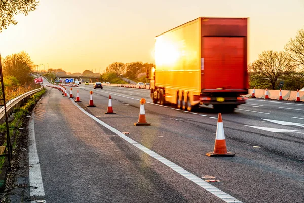 Vue du soir Services autoroutiers britanniques Cônes Roadworks — Photo