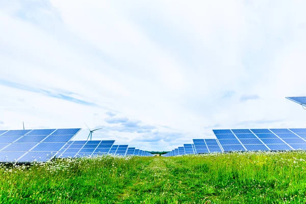 Day view solar panel system installed on UK field — Stock Photo, Image
