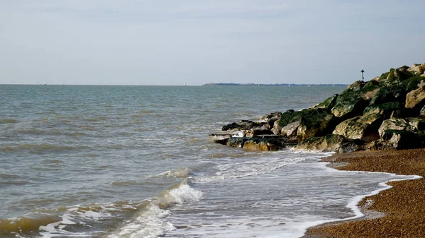 İngiliz deniz kenarında Flexistowe güneşli bir gün görünümü