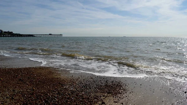 Solig dag syn på brittiska Seaside på Flexistowe — Stockfoto