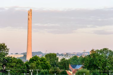 Northampton, İngiltere - 31 Ağustos 2017: Northampton Ulusal Asansör Kulesi sabah cityscape üzerinde