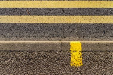 Portre sarı görünümü yol çizgi çizgi