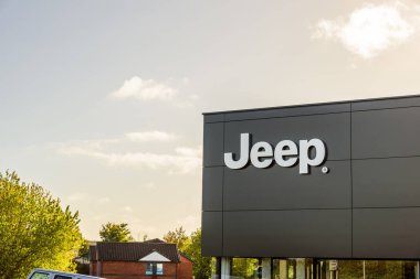 Northampton Uk 3 Ekim 2017: Northampton sanayi sitesi Jeep logo işareti standı