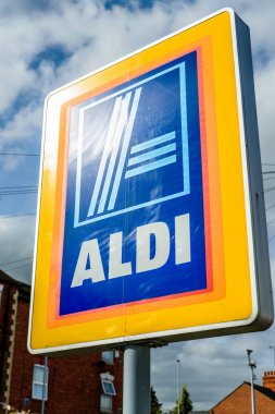 Northampton Uk 3 Ekim 2017: Aldi logo işareti Northampton şehir merkezinde