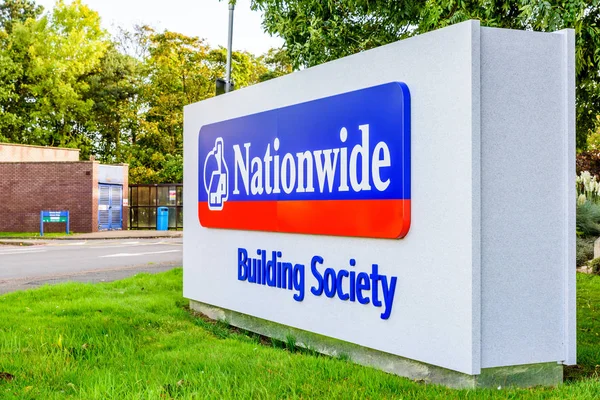 Northampton Uk 3 Ekim 2017: Northampton sanayi sitesi ülke çapında Yapı Kooperatifi logo işareti standı