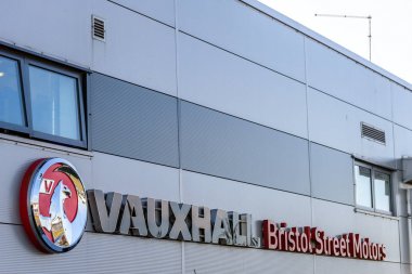 Northampton, İngiltere - 25 Ekim 2017: Gün görünümü Vauxhall logosunun Riverside perakende Parkı