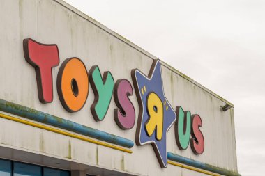 Northampton, İngiltere - 26 Ekim 2017: Görünüm Toysrus logosunun Nene Vadisi perakende Parkı