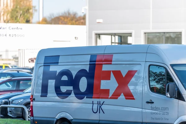 Northampton, UK - Oct 25, 2017: FedEx UK express courier delivery van — Stock Photo, Image