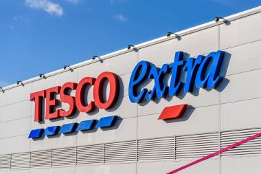 Northampton, İngiltere - 25 Ekim 2017: Weston Favell Tesco Ekstra logoda görünümünü
