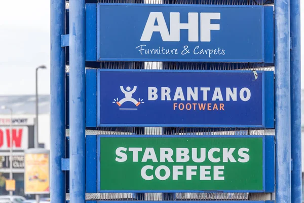 Northampton, İngiltere - 26 Ekim 2017: Görünüm Afh Brantano Starbucks logosunun Nene Vadisi perakende Parkı