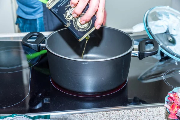 Sebze zeytin yağı kızartma tavası caserole dökme Closeup görünümü