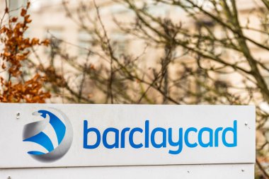 Northampton İngiltere 07 Aralık 2017: Barclaycard logo işaret içinde Brackmills sanayi sitesi