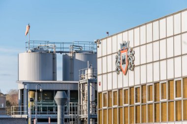 Northampton İngiltere 07 Aralık 2017: Miswa kimyasal fabrika logo işaret içinde Brackmills sanayi sitesi