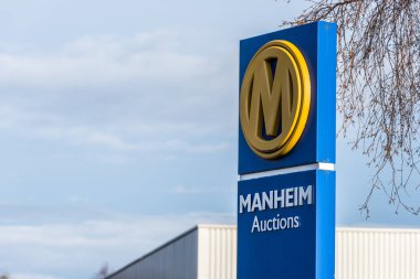Northampton İngiltere 09 Aralık 2017: Ambar logosuna Manheim Acutions oturum Brackmills sanayi sitesi