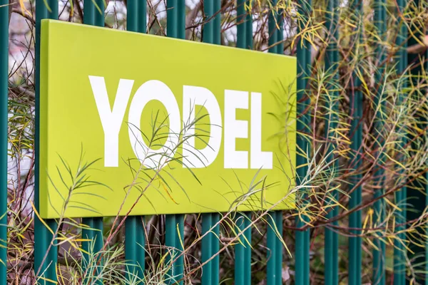 Northampton UK December 07, 2017: Yodel delivery Service sign in Brackmills Industrial Estate — стоковое фото