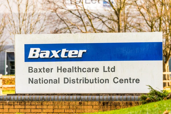Нортгемптон Великобританії 07 грудня 2017: Центр розподілу Бакстер Healthcare логотип знак в Brackmills промислової нерухомості — стокове фото