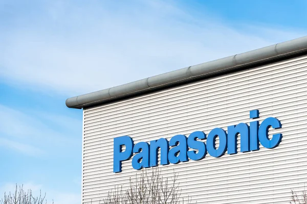 Northampton İngiltere 09 Aralık 2017: Panasonic lojistik dağıtım logo işaret içinde Brackmills sanayi sitesi