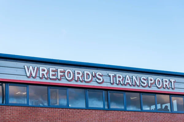 Northampton İngiltere 04 Ocak 2018: Wreford grup logosu işareti Sixfields sanayi Parkı'nda — Stok fotoğraf