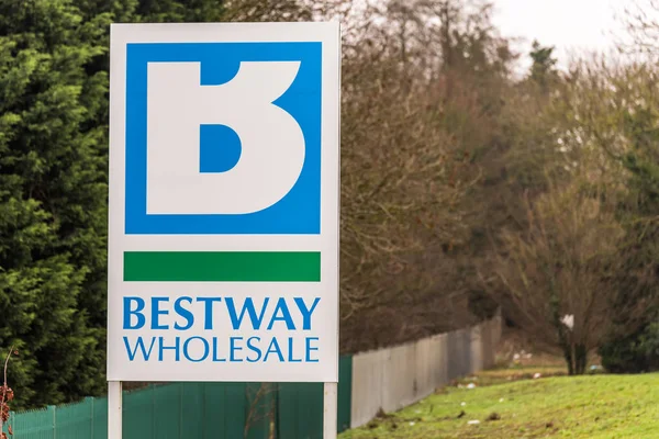 Northampton İngiltere 11 Ocak 2018: Bestway toptan Cash and Carry logo işareti yazı — Stok fotoğraf