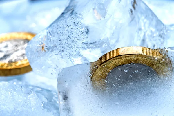 Frozen New British one pound sterling coin up close macro inside ice cubes — Stock Photo, Image