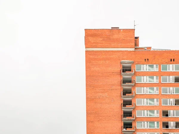 空の古い赤レンガの建物の撮影日冬景色 — ストック写真