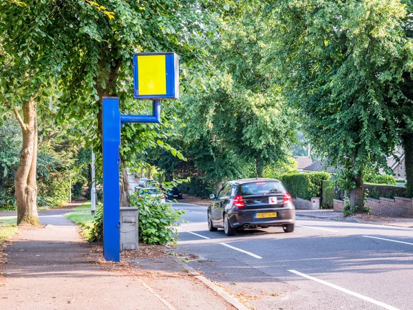 Vue journalière Caméra de sécurité ou de vitesse statique britannique sur route — Photo