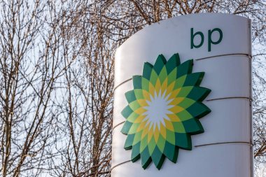 Northampton, İngiltere - 25 Şubat 2018: Gün görünümü İngiliz petrol Bp logosu şehir merkezi