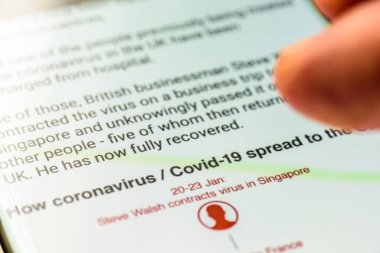 Coronavirus covid 19 wuhan haber metni akıllı telefon ekranında - Northampton, Uk - 25 Şubat 2020