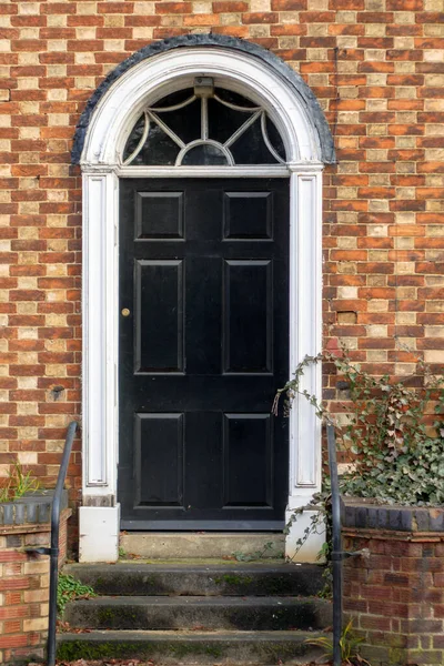Oude deur stenen muur gebouw textuur in Engeland uk — Stockfoto