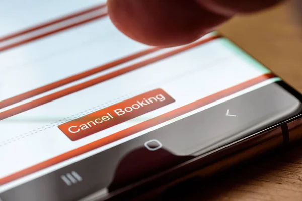 Cancellare il pulsante di testo di prenotazione sullo schermo dello smartphone — Foto Stock