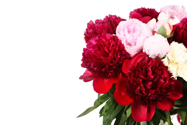 Bukiet lekki róż i ciemny czerwony piwonia — Zdjęcie stockowe
