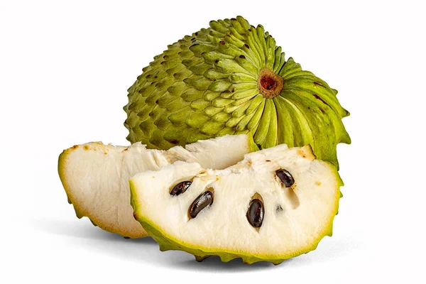 Guanabana bugie utili su sfondo bianco. Annona o mela al latte — Foto Stock