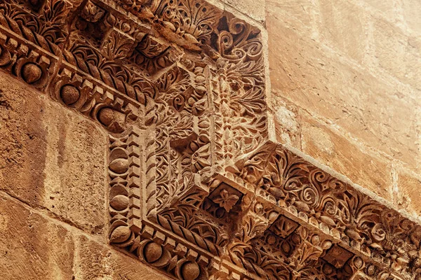 Cornice of the facade Church of the Holy Sepulcher in Jerusalem — Stock Photo, Image