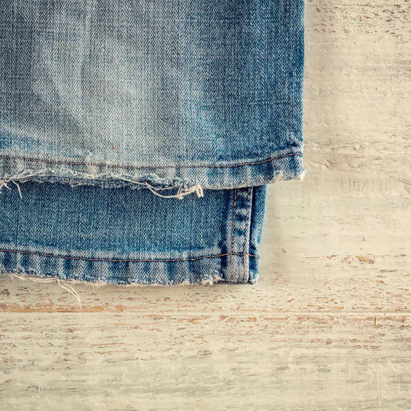 Džínové Kalhoty Pověsit Lavici — Stock fotografie
