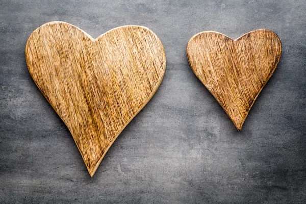 Dos corazones vintage sobre fondo de metal gris . — Foto de Stock