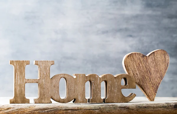 A casa. Messaggio di casa con lettere in legno . — Foto Stock