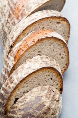 Hamur işleri ile taze rustik tarzı ekmek.