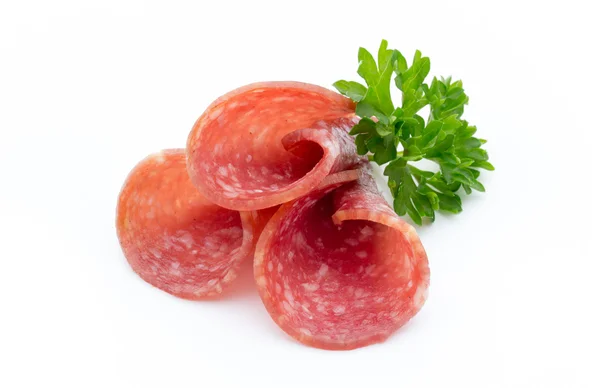 Salami rökt korv skivor isolerad på vit bakgrund. — Stockfoto