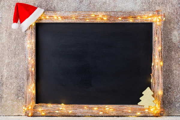 Sfondo rustico natalizio - legno fasciato vintage con luci a — Foto Stock