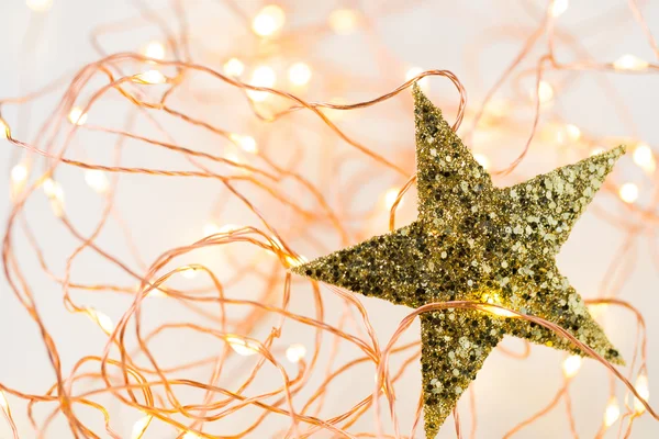 Navidad estrellas de oro decoración sobre fondo abstracto. — Foto de Stock